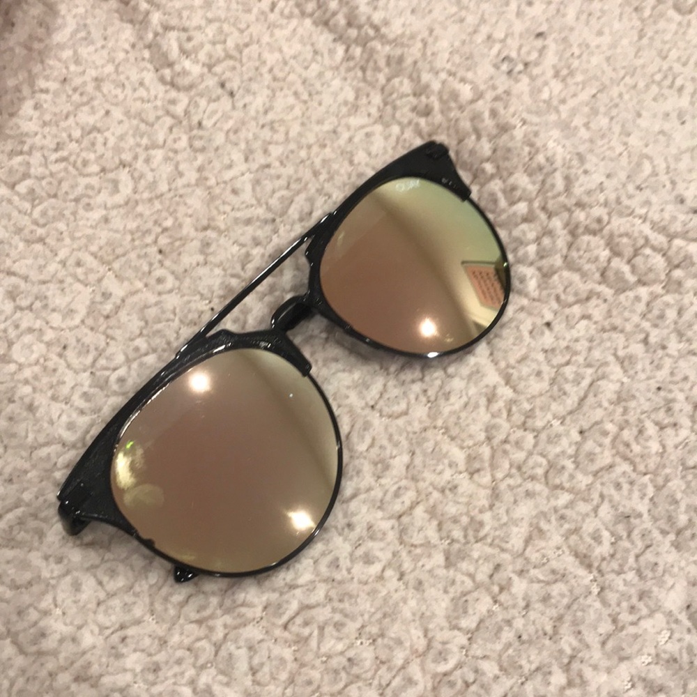 Chic~QUAY~sunglasses 🕶